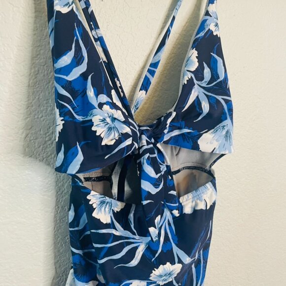 Speedo Blue Floral One Piece Peekaboo Tie Front Swimsuit | Size 8 - Picture 3 of 8